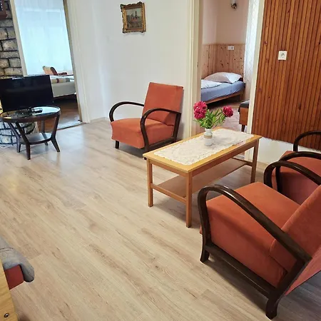 Agnes Nyaralo Koezponti Reszen Balatonboglár