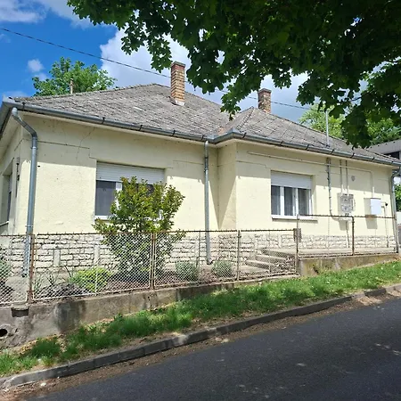 Agnes Nyaralo Koezponti Reszen * Balatonboglár